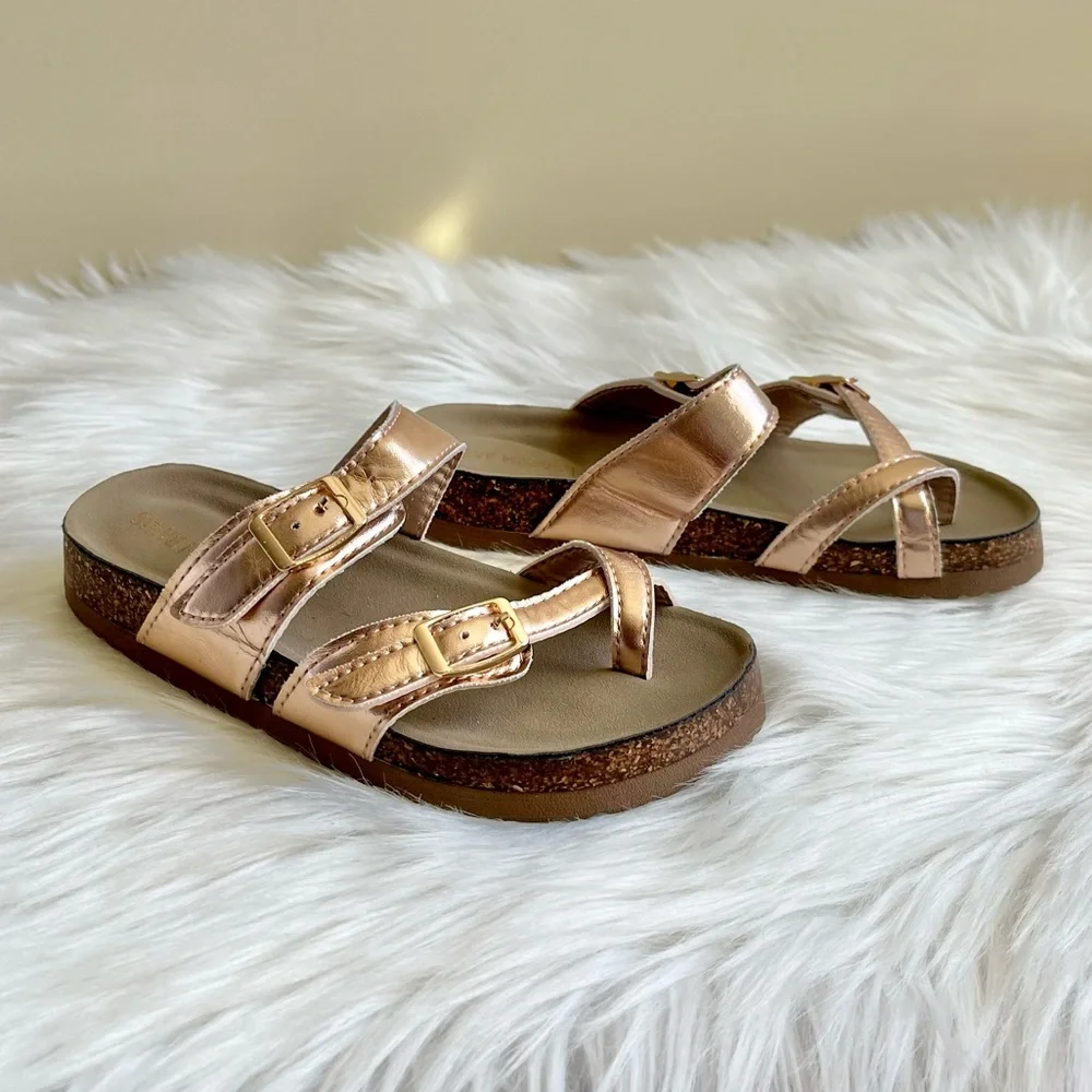 NWOB Steve Madden Rose Gold Molded Footbed Sandals